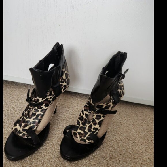UNIQUE CUT OUT leopard heels - Picture 3 of 6